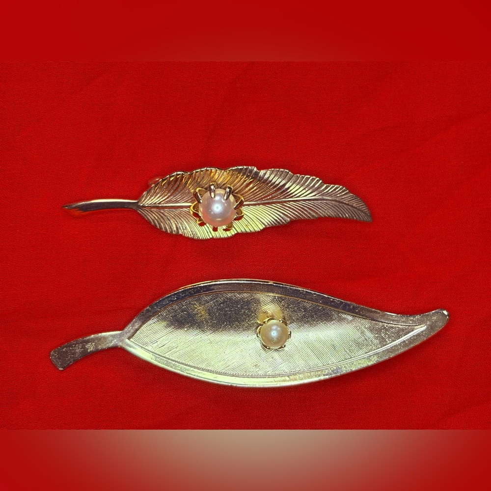 Vintage gold tone leaf Brooch with faux pearl accent lot of 2